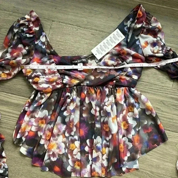 ✨🆕Urban Outfitters🆕✨  | Purple floral carried away blouse - Picture 9 of 15